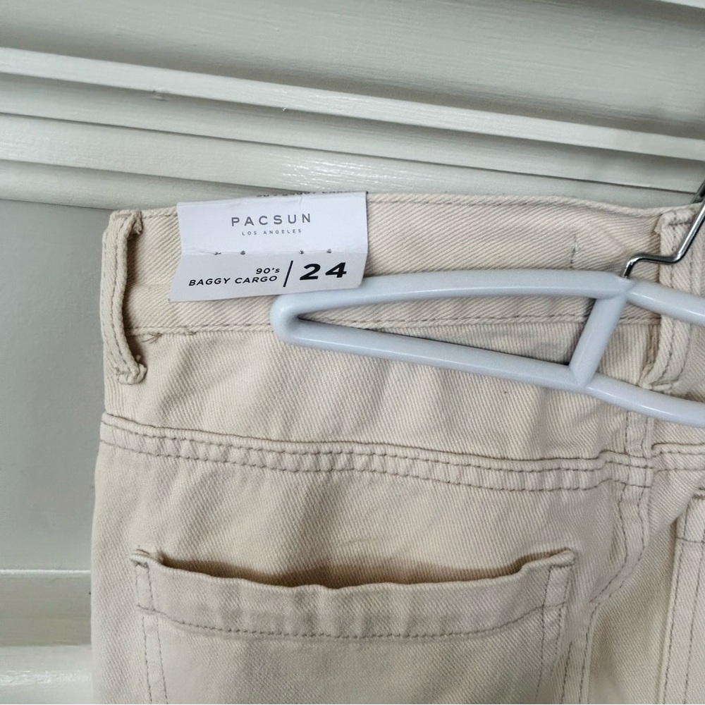 NWT PacSun 90’s Baggy Cargo Widelegged Pants Vanilla Beige - Picture 3 of 4